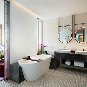 Junior King Suite Garden View M Lounge Access